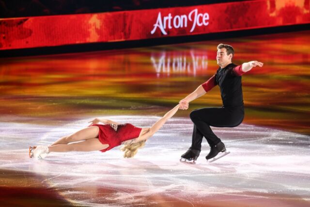 Vom 8. bis zum 11. Februar ist es wieder so weit - Art on Ice verzaubert das Hallenstadion!

Mit von der Partie sind Acts wie Dave Stewart (Eurythmics), Natalie Imbruglia, Marc Storace und Remo Forrer. Dazu begeistern Olympiasieger*Innen mit einzigartigem Eiskunstlauf das Publikum.

Hast du schon deine Sitzplätze? Wenn nein, dann ab auf hallenstadion.ch und reservieren!

@artonicemagic
#artonice #hallenstadion #zuerich #magic #music #emotion #eiskunstlauf #iceskating